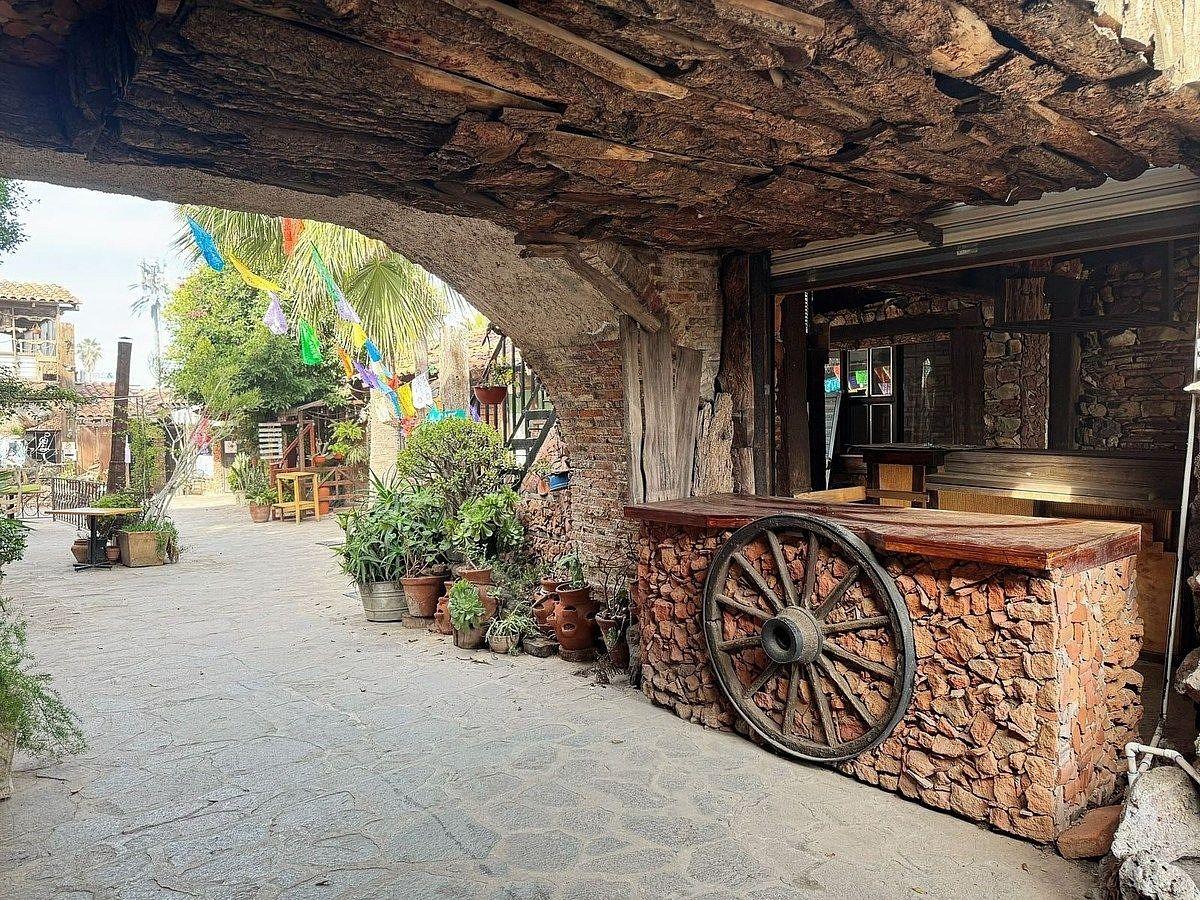 COMMERCIAL SPACE FOR RENT | PLAZA PUEBLO ROSARITO